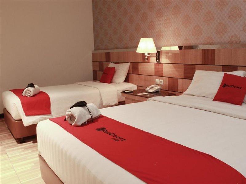 Reddoorz Premium Near Bandung Station Exterior foto